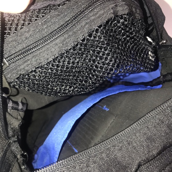 Travel shoulder bag - Picture 5 of 8